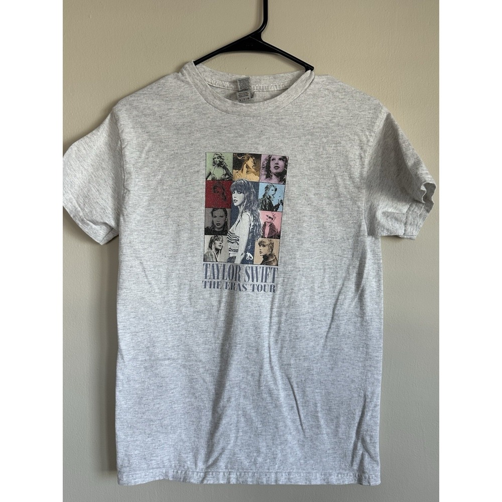 2024 Taylor Swift The Eras Tour Concert Merch T-Shirt Size Small